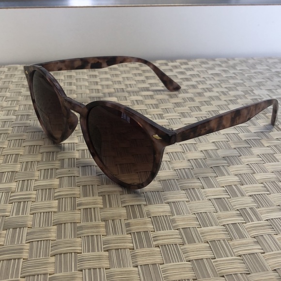 Small Mauve Tortoise Shell Round Sunglasses 100% UV Protection - Picture 4 of 6